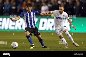 Sheffield Wednesday's Fernando Forestieri (left) and Leeds United's Barry Douglas  battle for the ball during the Sky Bet Championship match at Hillsborough,  Sheffield Stock Photo