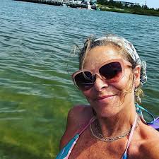 Bethenny Frankel, the 54-year-old entrepreneur and former “Real Housewives  of New York City” star, recently sparked both admiration and criticism with  her appearance at the 2025 Sports Illustrated Swimsuit runway show during