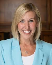 Wendy Helmick's Instagram, Twitter & Facebook