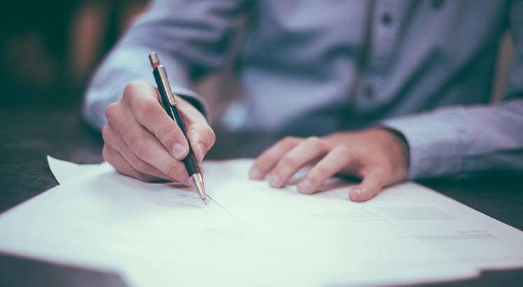  Government Tightens Rules for Outsourced Service Contracts in State Departments