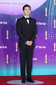 아이돌은 더 이상 10대의 전유물이 아니다. ì´ìŠ¹ê¸° 17ë…„ í•¨ê»˜ í•´ì˜¨ í›„í¬ ë– ë‚œë‹¤ 1ì¸ ê¸°íšì‚¬ ì„¤ë¦½ ë‹¤ìŒì—°ì˜ˆ