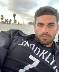 Hi sori not rec'd being ugly would you have bothered? I'm old enough to be  yr mama ! Watch yr manners!! Ahem really enjoy life ! Why wait if no reply?  Not