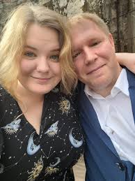 Hi everyone. I am new to this group. Not yet living there but hope to be  relocating from the UK later this year. I have an Irish passport and so  will continue