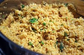 Lusikan kana, vihannekset ja liemi päälle. Marokkolaiset Lammaslihapullat Harissan Ja Couscousin Kera Kulinaari