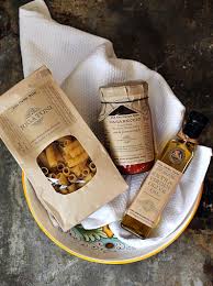 Italian Pasta Gift Set Italian Gift Set Deluxe Cooking Set Foodgifts Gifts Giftideas Giftset Pasta Gifts Food Gift Box Italian Pasta