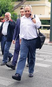 Το αυτοκίνητο του πρώην υπουργού επί κυβέρνησης συριζα αλέκου φλαμπουράρη, έκλεψαν άγνωστοι έξω από το σπίτι του στα εξάρχεια. H Parea Ths Aiginas Fetos Paei Soynio