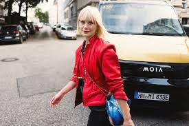 Und ich hab' gelacht, als man von dir sprach / und mythen wurden wahr, als ich's selber sah / und ich hab' geweint, da hat so einer gemeint / dir liege nichts an hier, folglich Unterwegs Mit Alli Neumann Mit Moia Erkunden Wir Allis Lieblingsorte Geheimtipp Hamburg