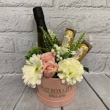 Order flowers by 10pm weekdays, 9pm weekends for free next day flower delivery in the uk Funky Hampers Uk On Twitter Look At This Amazing Prosecco And Flowers Hat Box Hand Made To Order And Even Includes Some Scrumptious Chocolate Treats Https T Co Lp6zzxj2up Https T Co Xk5nv1knru