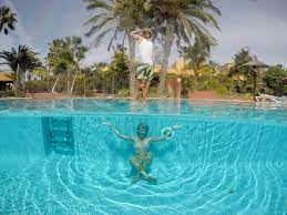 Demonstration quality is the key for your scuba skills as a dive professional #goprocostarica #padipro #playinginthepool #idccostarica. Gallery Over Under Photos From A Fun Day At The Fuerteventura Pool Split Gopro Dome Port For Hero Cameras