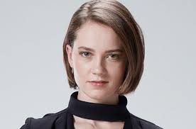 Asıl çıkışını ise i̇ki aile adlı dizide ceren karakteri ile gerçekleştirmiştir. Ece Cesmioglu Kimdir Kac Yasinda Ve Nereli