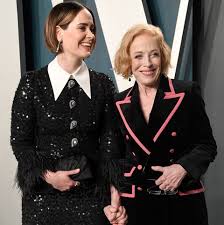 Holland taylor has garnered several primetime emmy® nominations as the narcissistic, emotionally toxic mom evelyn harper on cbs comedy two and a half men. Who Is Sarah Paulson S Partner Holland Taylor Inside The Ratched Star S Relationship