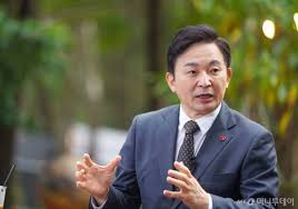 이준석 국민의힘 대표(왼쪽)과 원희룡 전 제주도지사. ì›í¬ë£¡ ìœ¤ì„ì—´ ìžê¸°ì¦ëª…í•´ì•¼ ë‚œ ì œì£¼ì§€ì‚¬ë¡œ ì¢…í•©í–‰ì • í•´ì™€ ë¨¸ë‹ˆíˆ¬ë°ì´