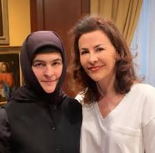 Rezultatele celui mai recent sondaj. Adina Alberts Are O SorÄƒ Care S A CÄƒlugÄƒrit Ce DezvÄƒluiri A FÄƒcut Medicul Estetician