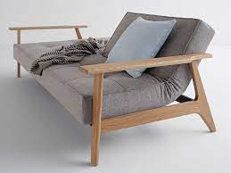 canape convertible en tissu avec pieds et accoudoirs en bois splitback meubel ideeen slaapbank interieur