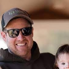 Tim Hallisey's Instagram, Twitter & Facebook