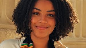 Simone Williams's Instagram, Twitter & Facebook