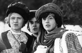 Tři oříšky pro popelku uvidí diváci na štědrý večer 2016 legendární pohádku tři oříšky pro popelku odvysílá o letošních vánocích česká televize. Tri Orisky Pro Popelku 1973 Fotogalerie Fdb Cz