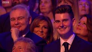 Holmes is best known for introducing sky news sunrise and this morning. Ruth Langsford Says She Still Has The Hots For Eamonn Holmes After 20 Years Aktuelle Boulevard Nachrichten Und Fotogalerien Zu Stars Sternchen