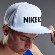 Gorra Nike F.C. True Flat Bill-Accesorios Nike para hombre- Blanco-Negro