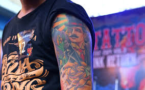 Threatened by the potential murder of her father, she is pulled into a plot to assist her captor in a political assassination. The Most Famous Artists The One Ink Bali