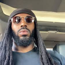 Texas Longhorns quarterbacks Quinn Ewers and Arch Manning take turns  throwing during warmups before the Cotton Bowl against Ohio State… #texas  #texaslonghorns #longhorns #collegefootball #CFBPlayoff #ncaafootball