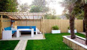 The bamboo is used as a fence or the wall. 26 Bamboo Fencing Ideas For Garden Patio Or Balcony