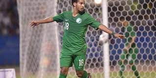 لاعب أهلاوي يثير الجدل حول مستقبله بصورة على سناب شات mens tops mens tshirts men