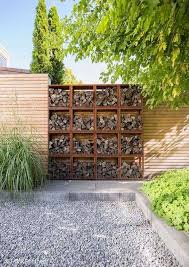 Neuer Garten Mit Mehr Aufenthaltsqualitat Vorgarten Garten Holzwand Garten