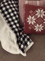 Quick Throw Blanket And 6 Easy Gifts You Can Diy Diy Throw Blankets Throw Blanket Diy Blanket Diy