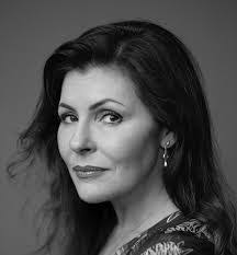 Barbara Serra's Instagram, Twitter & Facebook