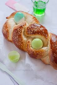 Brioche De Paques Le Tcheurek Nourriture De Paques Oeufs De Paques Chocolat Alimentation