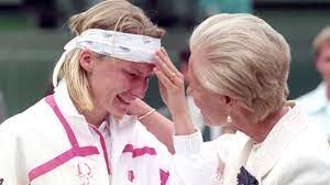 She turned professional in 1987 and in the early years of her career, she was best known for her success as a doubles player. Zum Tod Von Jana Novotna Sport Sz De