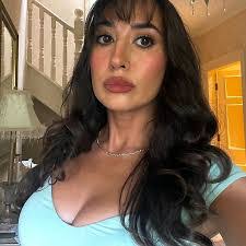 Lacy Rose's Instagram, Twitter & Facebook