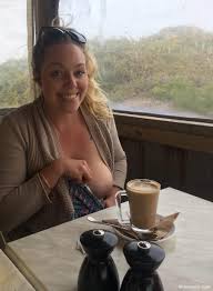 Downblouse in a restaurant - Kim Voyeur