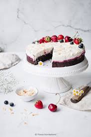 Rezept Fur Eine Gesundere Und Glutenfreie Beeren Schokotorte Sommerlich Erfrischend Fruchtig Und Cremig Zugleich M Sommer Torte Kuchen Rezepte Leckereien
