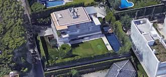 Neymar's new house is located near rio de janeiro, and has more than 6000 m2. Neymar Jr House Address