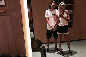 | manchester city'den villarreal'e transfer olan milli yıldızımız enes ünal, kendisi gibi futbolcu olan sevgilisi lisa smellers'la futbol. Enes Unal Ile Sevgilisi Lisa Smellers Tatilde Fiskos Haberleri