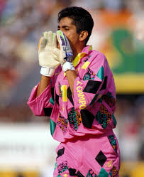 Jorge francisco campos navarrete date of birth october 15, 1966 (age 46) place of birth acapulco, mexico height 5 ft 6 in (1.68 m) playing position. The Glove Bag On Twitter Jorge Campos The Only Goalkeeper To Have His Gloves Sponsored By A Beauty Company