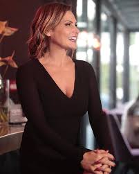 Le sue prime apparizioni in televisione risalgono alla metà degli anni ottanta, come concorrente di alcuni famosi quiz e giochi televisivi. Chi E Simona Ventura