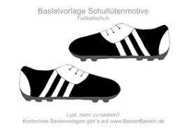 Schnelle & schlichte osterdekoration aus papier. Fussballschuhe