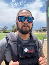 A lightweight summer look, a confident wolf