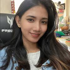 Mary scores an antique traveling desk!