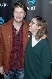 The actress recently revealed to cosmo the adorable and spontaneous way. Haley Lu Richardson And Brett Dier Pictures Popsugar Celebrity Uk Photo 4