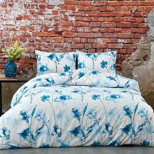 Yaz ayları için beyaz çift kişilik nevresim takımı gibi açık renkler tercih edilir. Gold Home Collection Cift Kisilik Nevresim Takimi Polycotton Mavi Beyaz A101