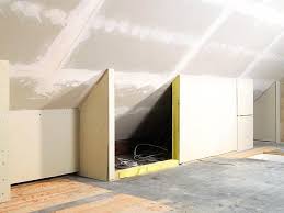 So Bauen Und Verkleiden Sie Eine Drempelwand Bauhaus Dammung Dach Dachschrage Dach