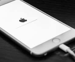 5 Things You Should Delete From Your Iphone Right Now According To Experts Iphone Battery Iphone Hacks Iphone Information