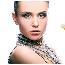 Kelly Seifried's Instagram, Twitter & Facebook