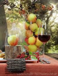 Tischdeko Herbst Mit Apfeln Herbstliche Tischdekorationen Herbst Tischdekoration Tischdekoration