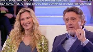 Andrea roncato has a law degree from the university of bologna and a solfège diploma from the conservatorio giovanni battista martini. Chi E Nicole Moscariello Seconda Moglie Di Andrea Roncato E Madre Di Giulia Elettra Gorietti