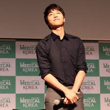 Üniversite sınavlarında yüksek not alarak (400 üzerinden 380) sungkyunkwan üniversitesi i̇şletme bölümüne girdi. Song Joong Ki ì†¡ì¤'ê¸° Page 238 Song Joong Ki Joong Ki Songs